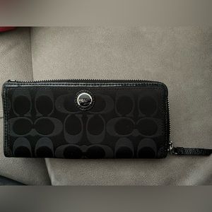 Coach signature zipper long wallet